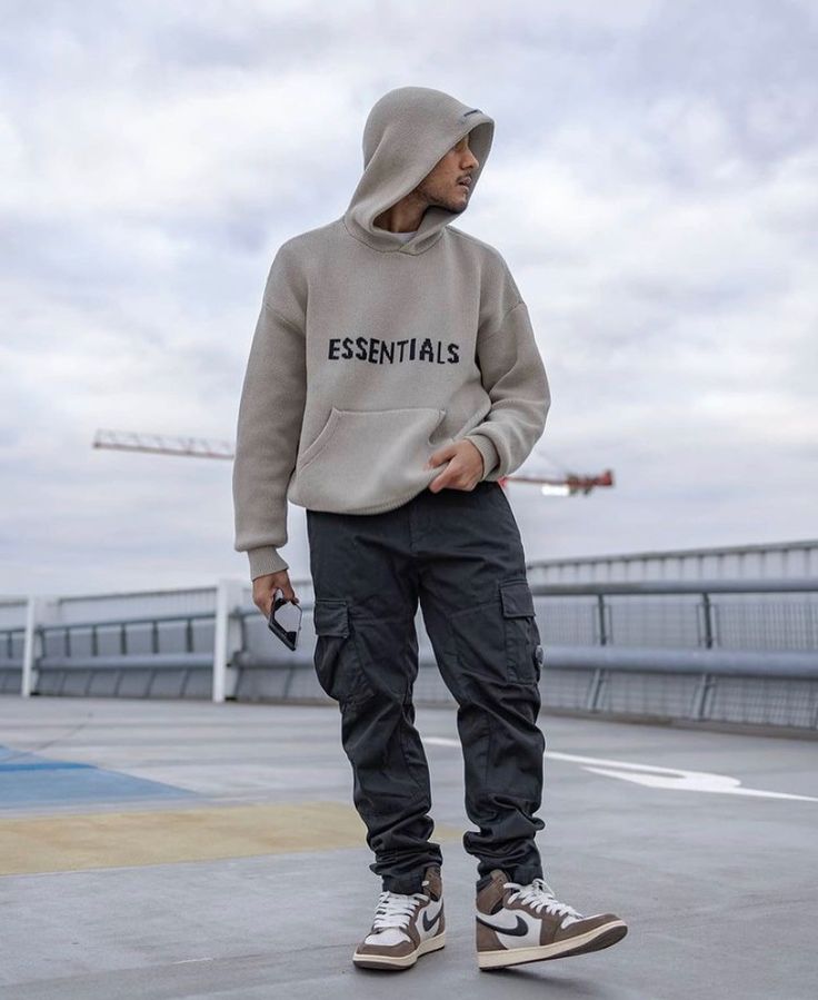 The Ultimate Guide to Essentials Apparel A Blend of Comfort and Style